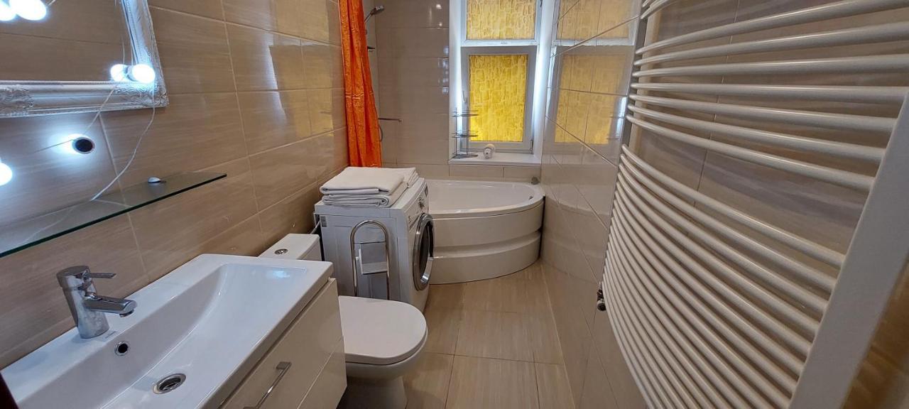 ריגה Parkcosylux Two Bedrooms Apart Free Parking מראה חיצוני תמונה