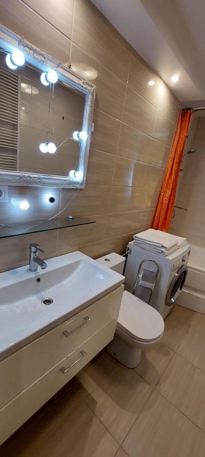 ריגה Parkcosylux Two Bedrooms Apart Free Parking מראה חיצוני תמונה